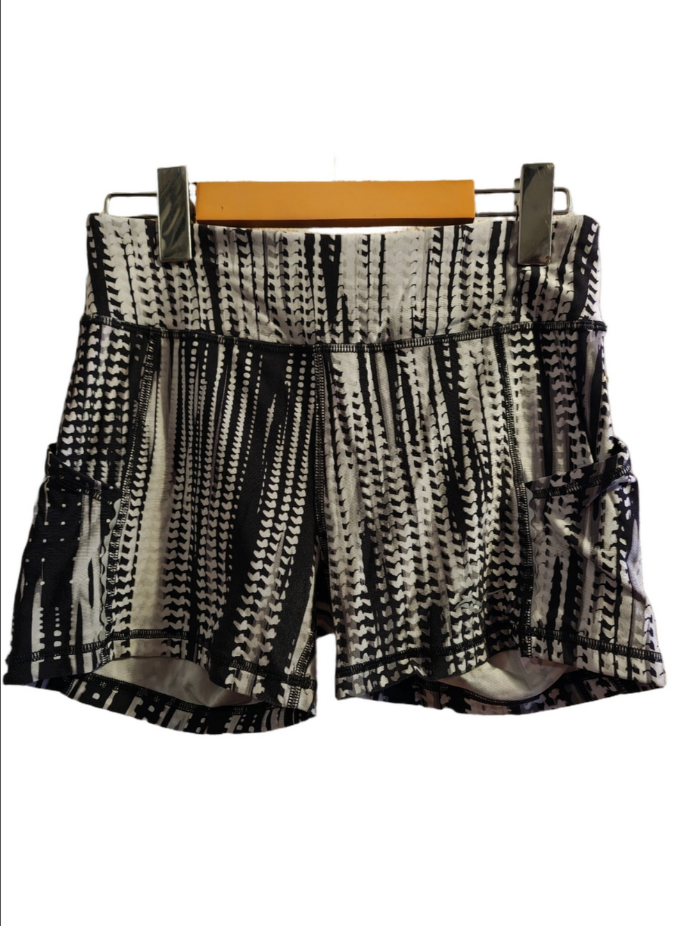 Saucony Women’s Bullet Series Black & White Patterned Running Shorts Size M